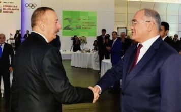 Sərbəst güləş üzrə Azərbaycan yığma komandasının baş məşqçisi Firdovsi Umudovu doğum günü münasibətilə təbrik edirirk